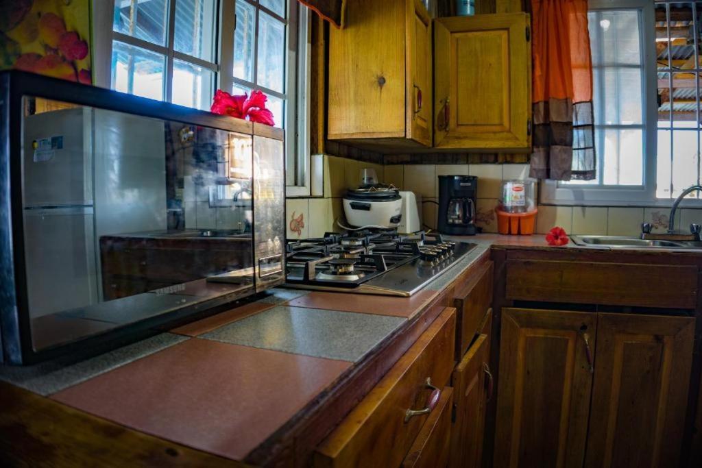 Hostal On The Sea Бокас-дель-Торо Экстерьер фото